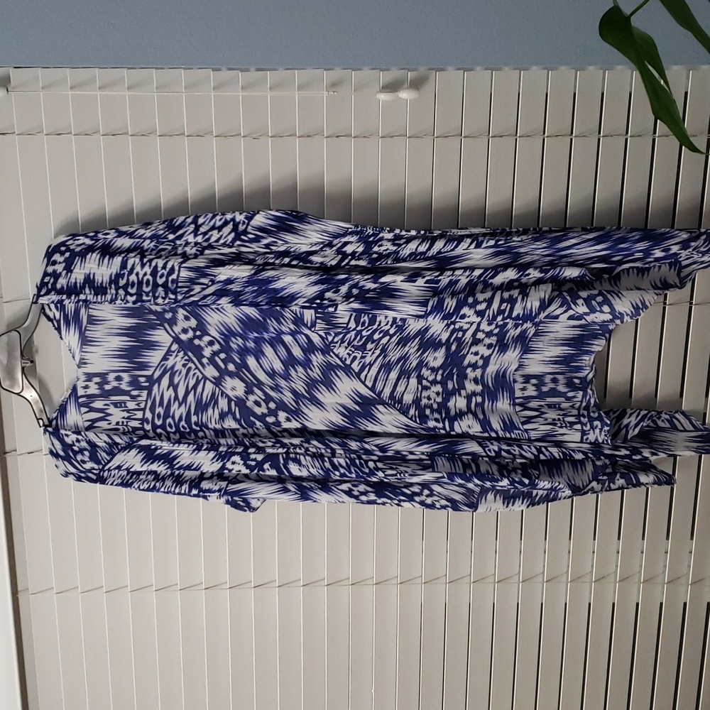 L Blue/White Shawl Cover Sleeveless